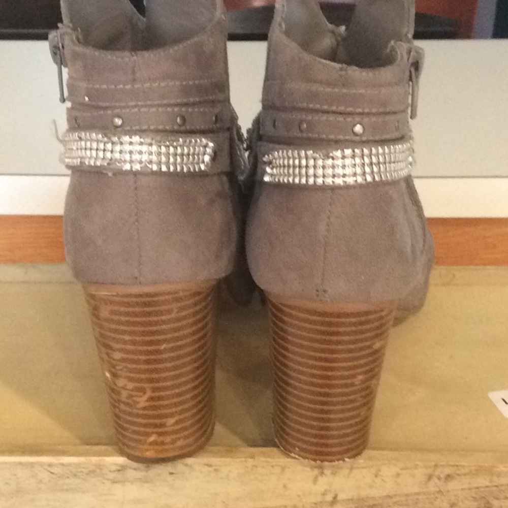 KOHLS BOOTS! - Picture 7 of 8